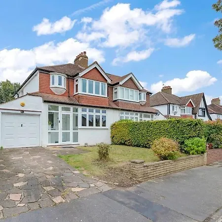 Chic 3 Bedroom House Holiday home *
