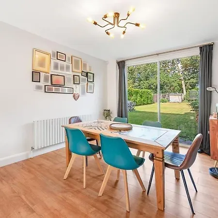 Chic 3 Bedroom House
