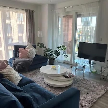 Apartment Madika Homes 2 Bed 2 Bath Colindale London