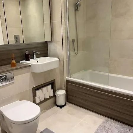 Madika Homes 2 Bed 2 Bath Colindale London Apartment *