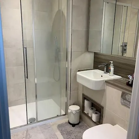 Madika Homes 2 Bed 2 Bath Colindale London * Edgware