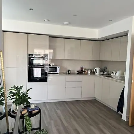 Madika Homes 2 Bed 2 Bath Colindale London *