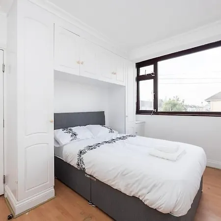 Apartment 4 Bedroom House 2 Baths *