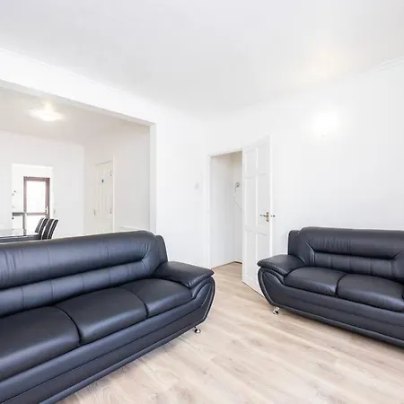 4 Bedroom House 2 Baths