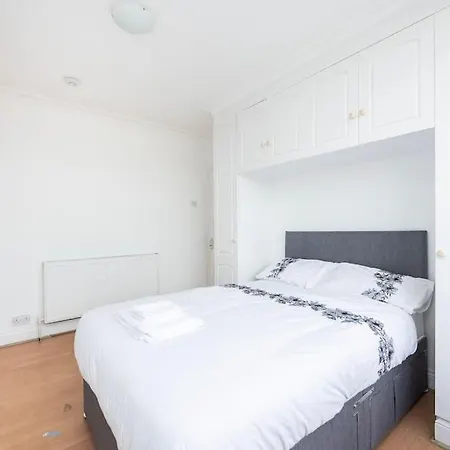 Apartment 4 Bedroom House 2 Baths Dagenham