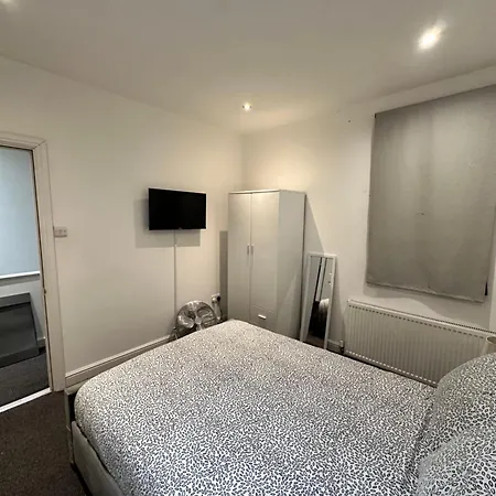 Apartment 2 Bed Away From Tooting London