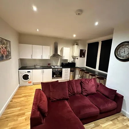 2 Bed Away From Tooting Apartment *