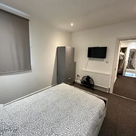 2 Bed Away From Tooting *