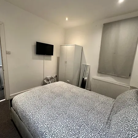 2 Bed Away From Tooting * London