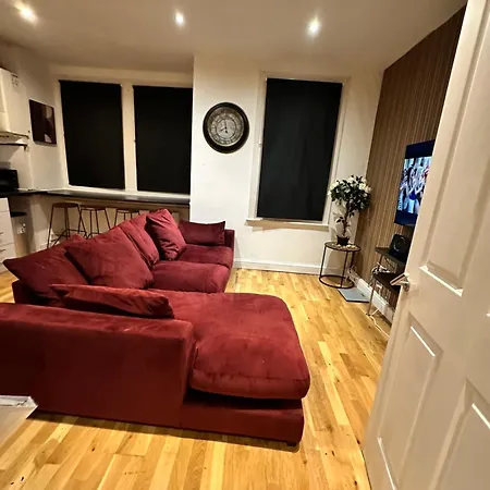 2 Bed Away From Tooting