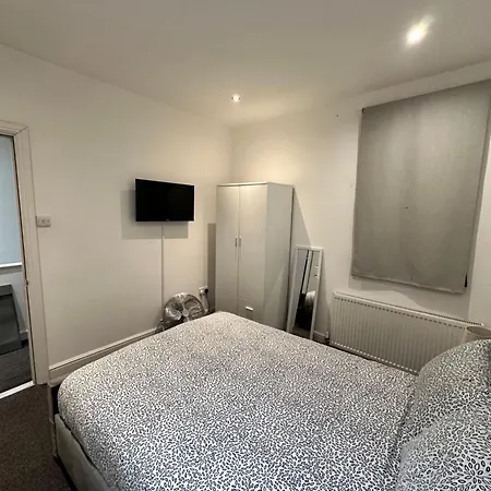 Apartment 2 Bed Away From Tooting London