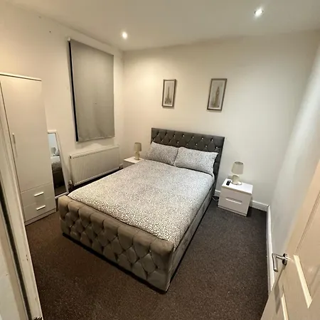 2 Bed Away From Tooting London