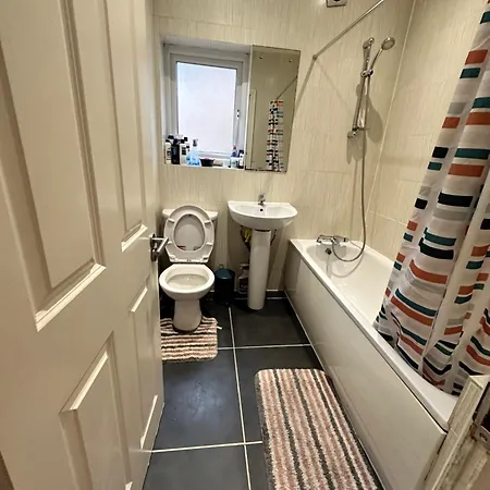 2 Bed Away From Tooting * London