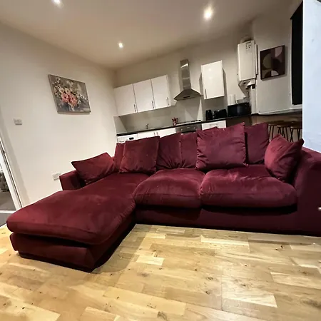 2 Bed Away From Tooting London