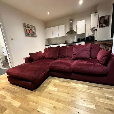 2 Bed Away From Tooting London