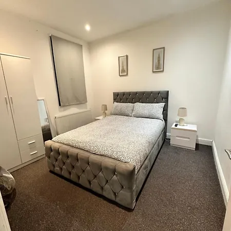 2 Bed Away From Tooting Apartment