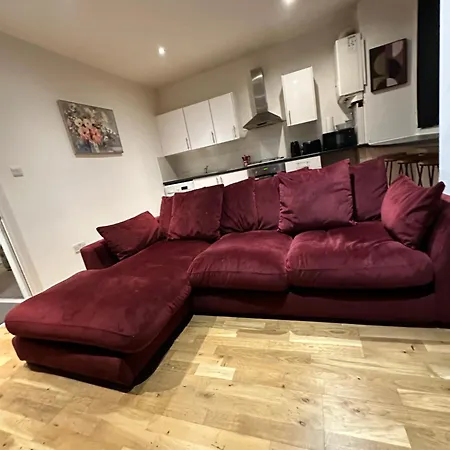 2 Bed Away From Tooting London