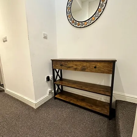 2 Bed Away From Tooting Apartment *
