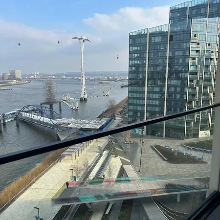 Luxury - 2 Minute Walk From The O2 Arena *