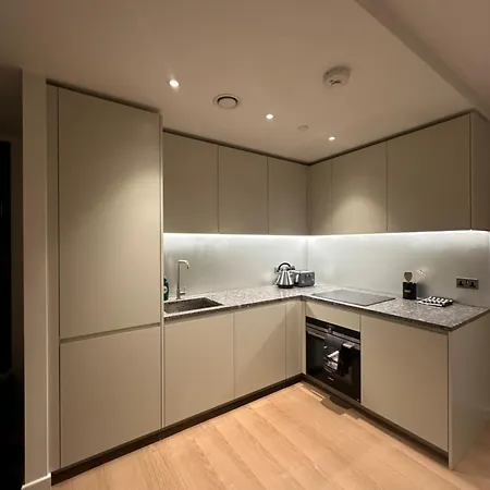 Luxury - 2 Minute Walk From The O2 Arena