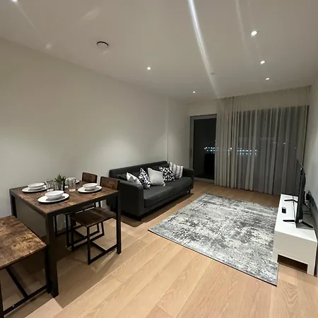 Luxury - 2 Minute Walk From The O2 Arena Apartment