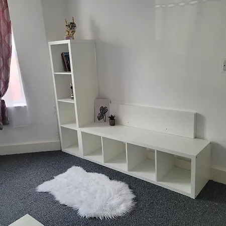 Holiday home Lovely 2-bed Fully Refurbished House In London