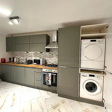 Zone 1 Apartment *