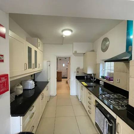 Apartment 15 Glebe Crescent