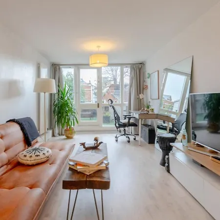 Stunning 1bd Flat W Garden Area Kentish Town! London