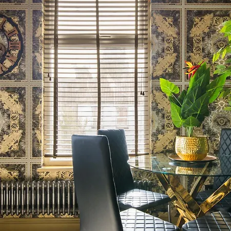 Apartment Luxury Versace 1 Bed Hot Tub Pool Table Sky Tv London