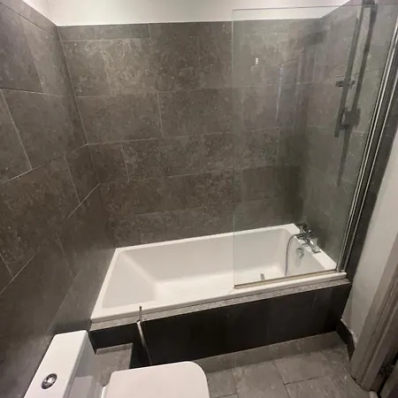 Stunning Holland Park 2 Bedroom - Sleeps 6 London