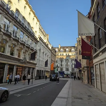 Central Mayfair And Piccadilly Sleeps 6 People London