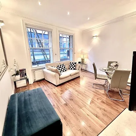 Alluring 2-bed, 2-bath Flat On High Street Kensington, Near Kensington Palace