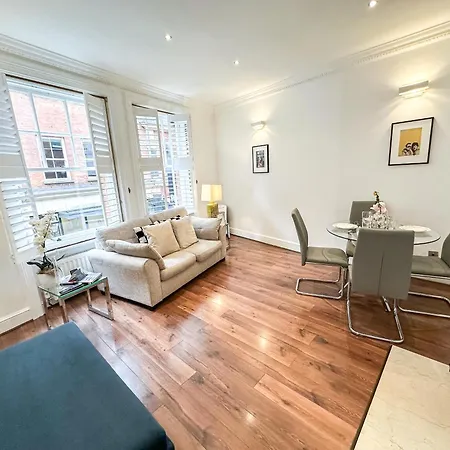 Alluring 2-bed, 2-bath Flat On High Street Kensington, Near Kensington Palace Apartamento *