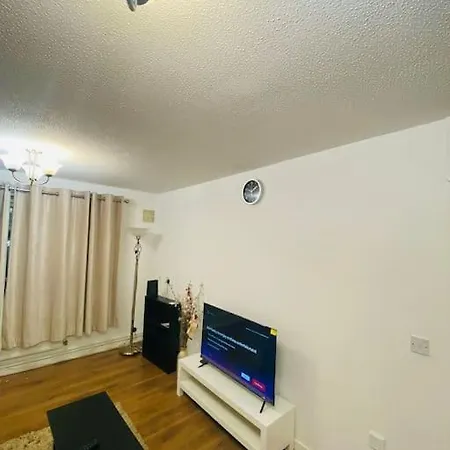 Spacious One Bedroom Flat Close To Heathrow Airport Apartment Northolt (Greater London)