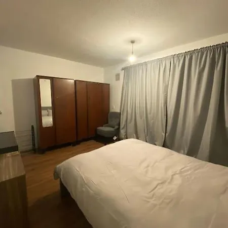 Spacious One Bedroom Flat Close To Heathrow Airport Apartment