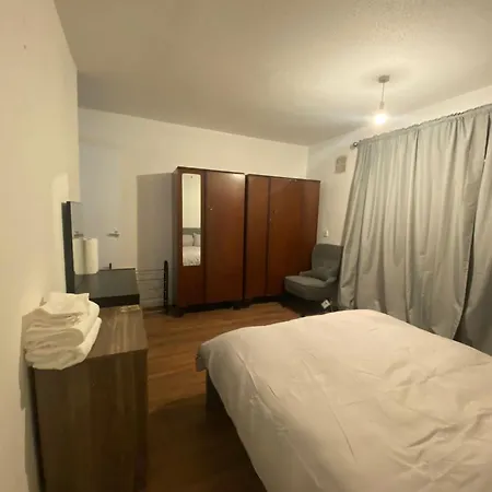 Spacious One Bedroom Flat Close To Heathrow Airport Northolt (Greater London)