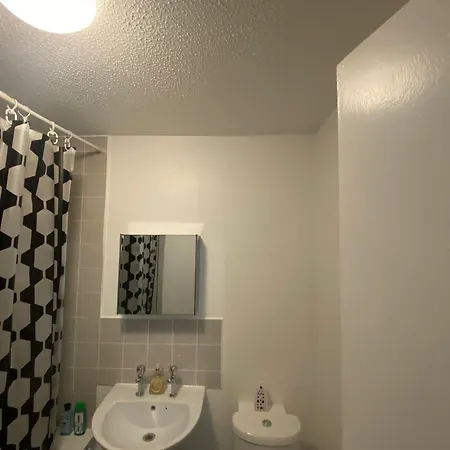 Spacious One Bedroom Flat Close To Heathrow Airport Apartment