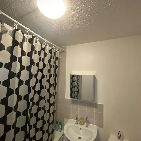 Apartment Spacious One Bedroom Flat Close To Heathrow Airport Northolt (Greater London)