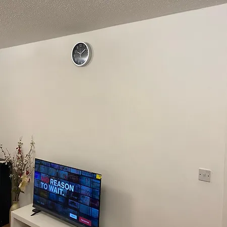 Spacious One Bedroom Flat Close To Heathrow Airport Apartment Northolt (Greater London)