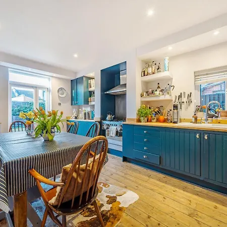 Holiday home Fantastic Edwardian 3br House W Gdn, Kensal
