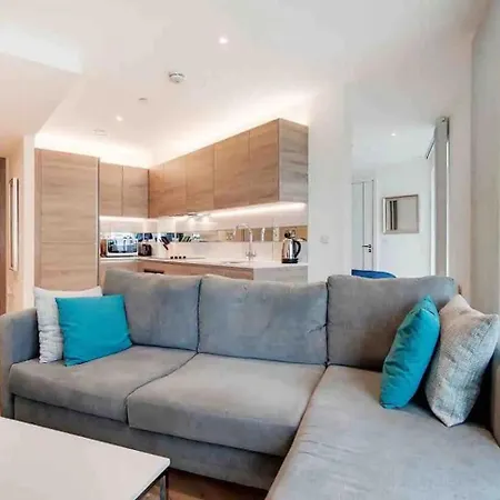 Luxury 1 Bed With Balcony
