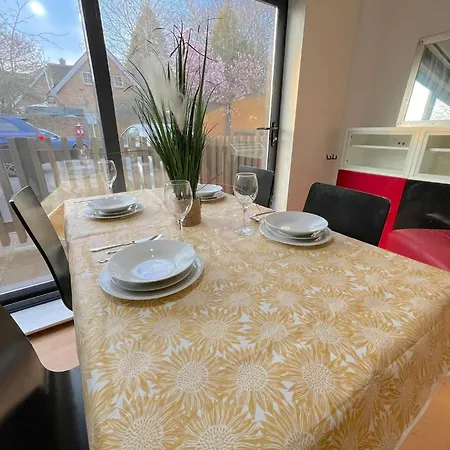 Ground Floor Flat On Bath Road! * Cranford