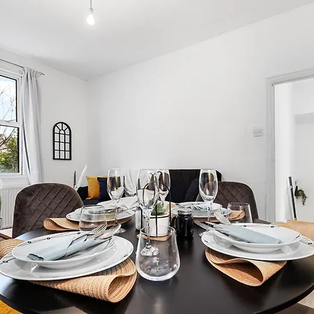 Brand New! Cosy London On Elizabeth Line - Free Parking *