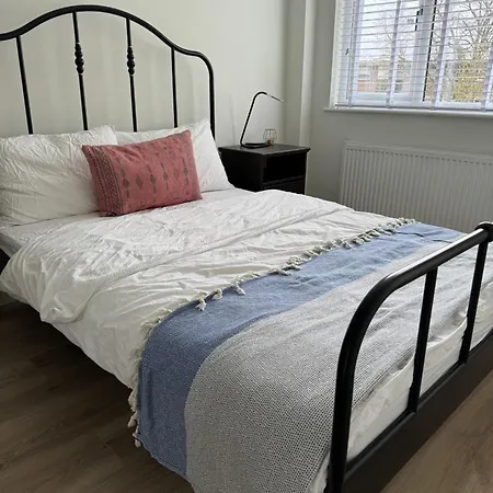 Brand New Suit 10 Min To Walk Central Line! Homestay