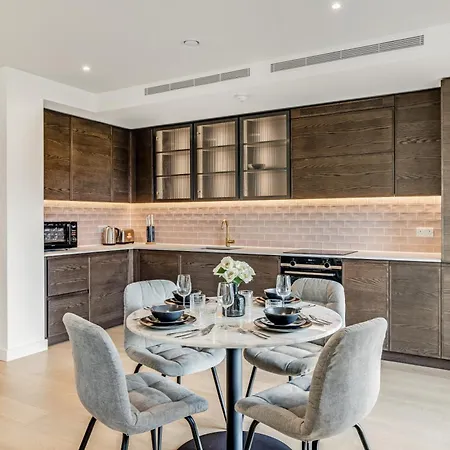 Khayat Homes - The Great Escape - 3 Bed Luxury Apartment London