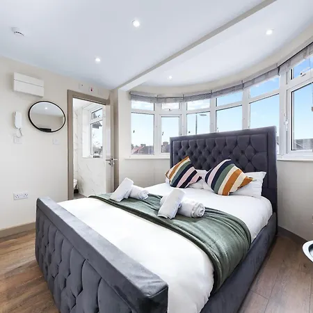 Serviced Ensuite Modern Studio - Sleeps 2 - Near Wembley Stadium - Good Transport Link To London - Harrow Ha3 Гостевой дом *