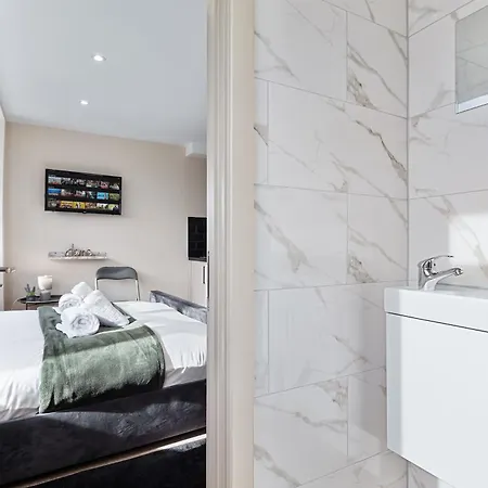 Serviced Ensuite Modern Studio - Sleeps 2 - Near Wembley Stadium - Good Transport Link To London - Harrow Ha3 * Hatch End