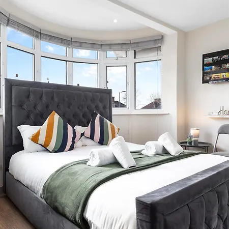 Serviced Ensuite Modern Studio - Sleeps 2 - Near Wembley Stadium - Good Transport Link To London - Harrow Ha3 * Hatch End