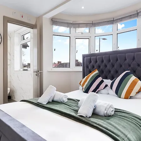 Serviced Ensuite Modern Studio - Sleeps 2 - Near Wembley Stadium - Good Transport Link To London - Harrow Ha3 * Hatch End